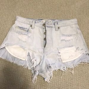 High waisted Abercrombie light colored shorts